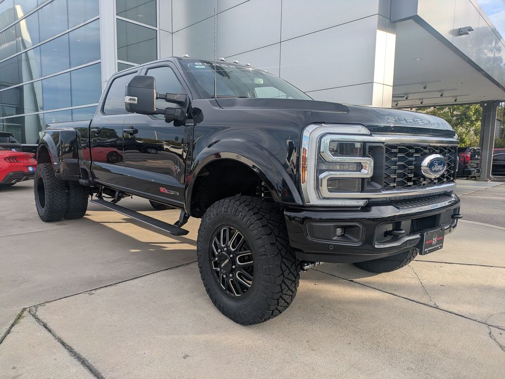 2026 Ford F-350 Super Duty Black Widow