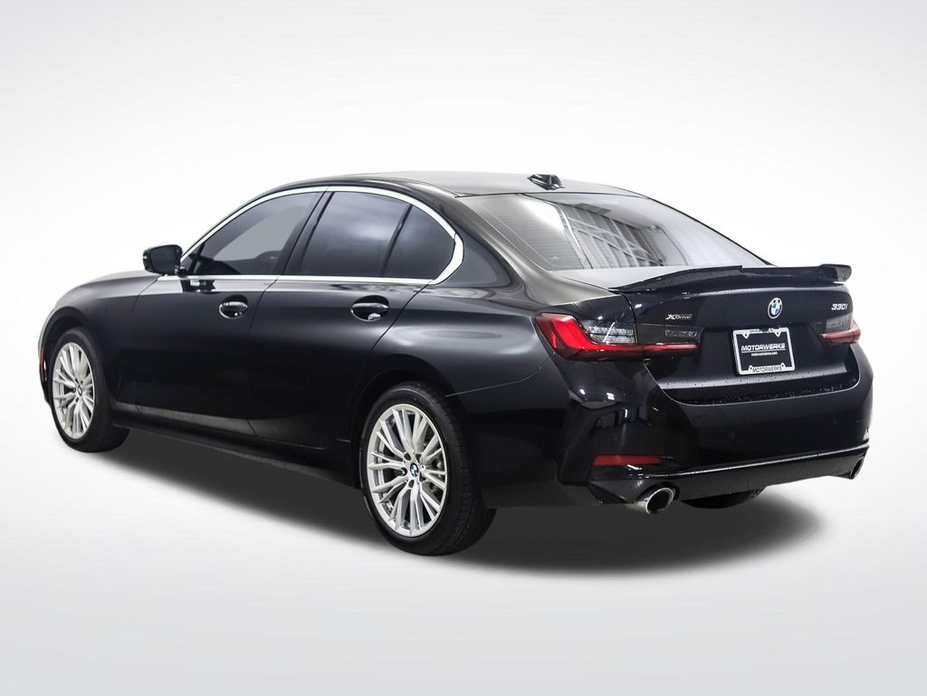 Thumbnail: 2024 BMW 3 Series - 3