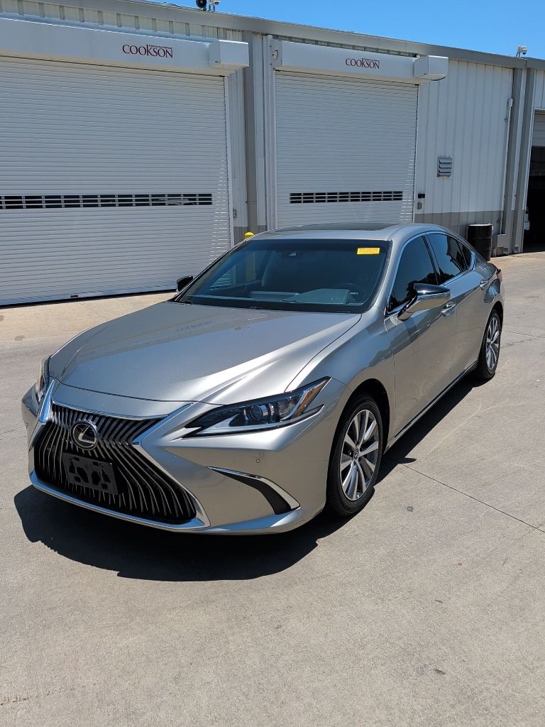 Thumbnail: 2021 Lexus ES - 6