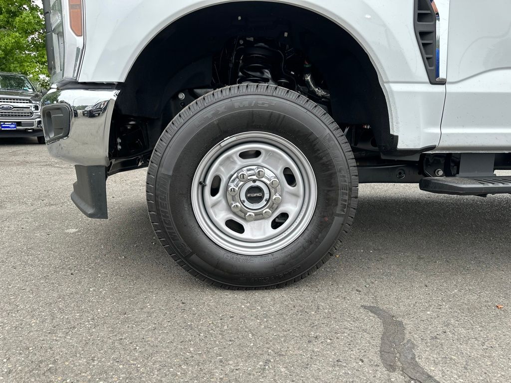 New 2025 Ford Super Duty F-250 Crew Cab 8' Box XL