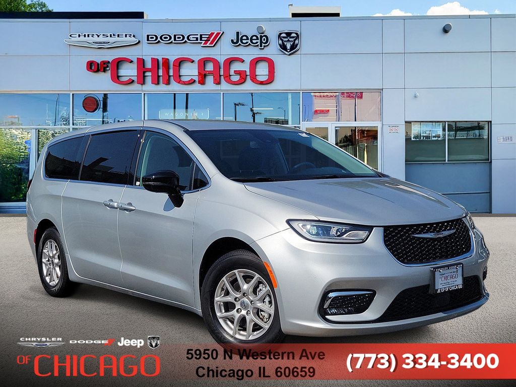 Silver Mist Clearcoat 2024 Chrysler Pacifica Minivan Front-Wheel Drive 9-Speed Automatic