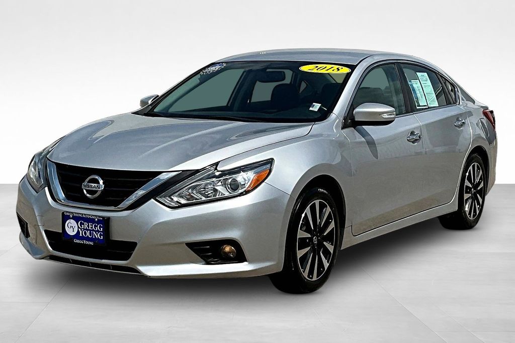 Brilliant Silver Metallic 2018 Nissan Altima Sedan Front-Wheel Drive Continuously Variable Transmission
