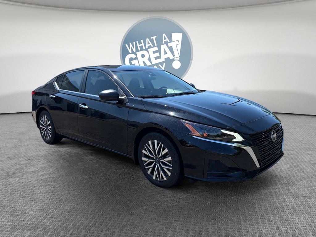 Super Black Clearcoat 2025 Nissan Altima 2.5 SV FWD Sedan Front-Wheel Drive Continuously Variable Transmission