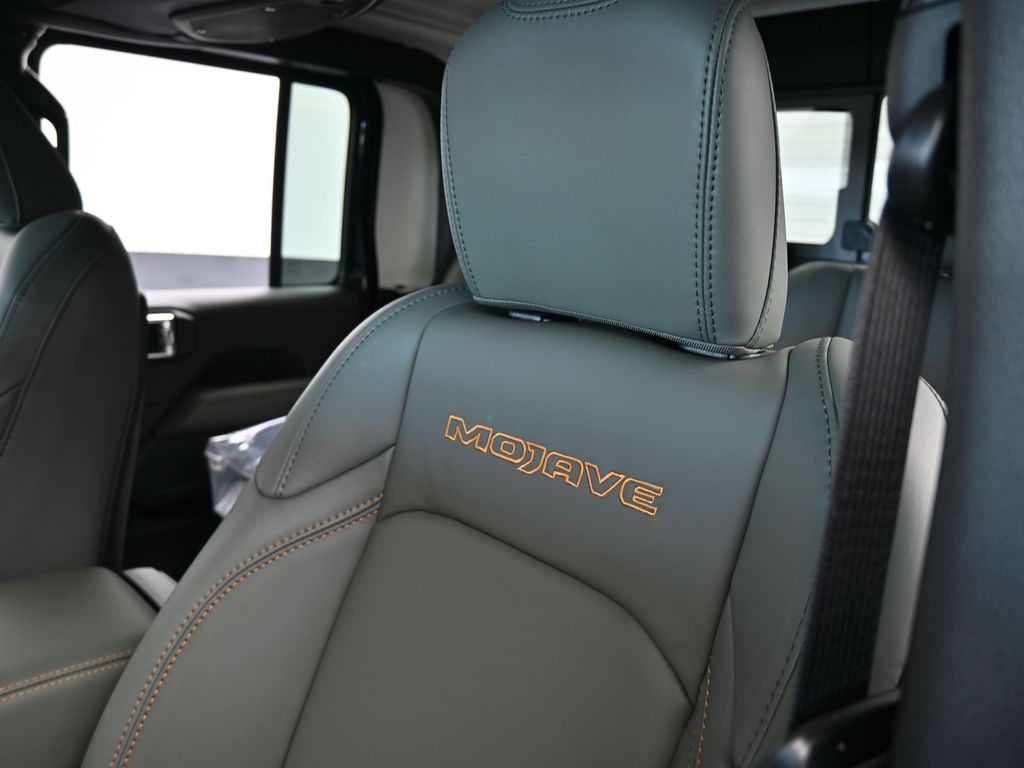 New 2026 Black Clearcoat Jeep Mojave image 15