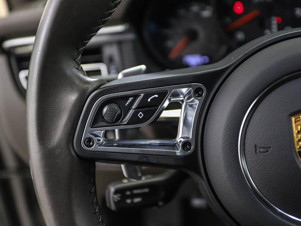 Thumbnail: 2021 Porsche Macan - 12