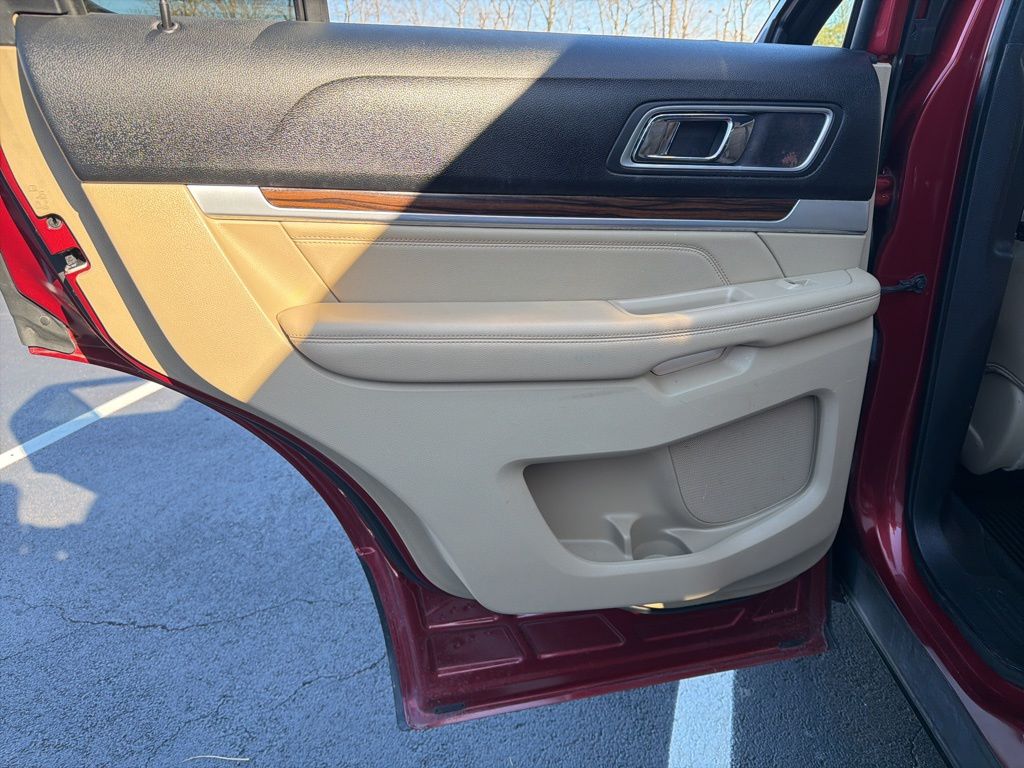 Thumbnail: 2016 Ford Explorer - 20