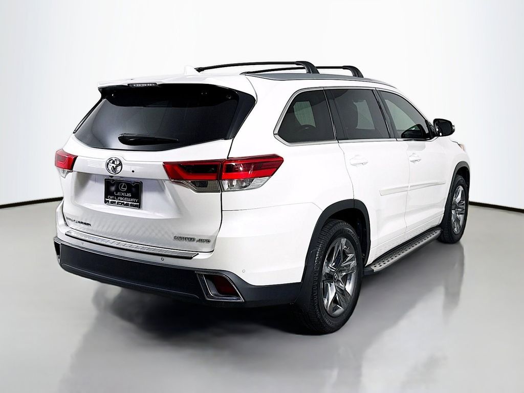 Thumbnail: 2019 Toyota Highlander - 5