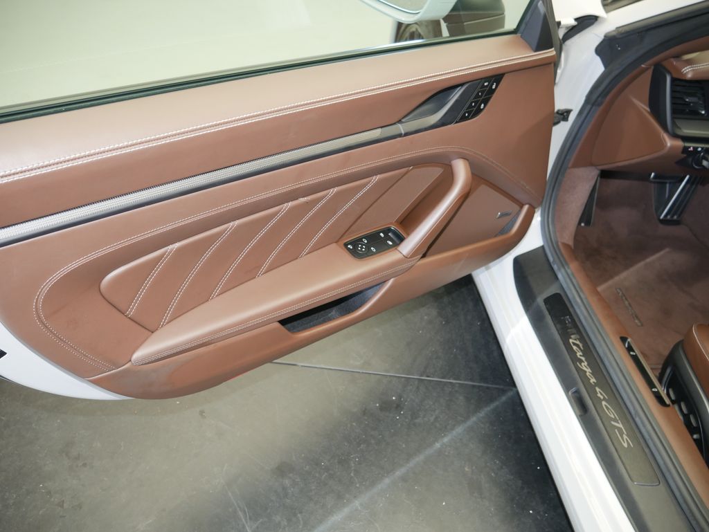 Thumbnail: 2024 Porsche 911 - 4