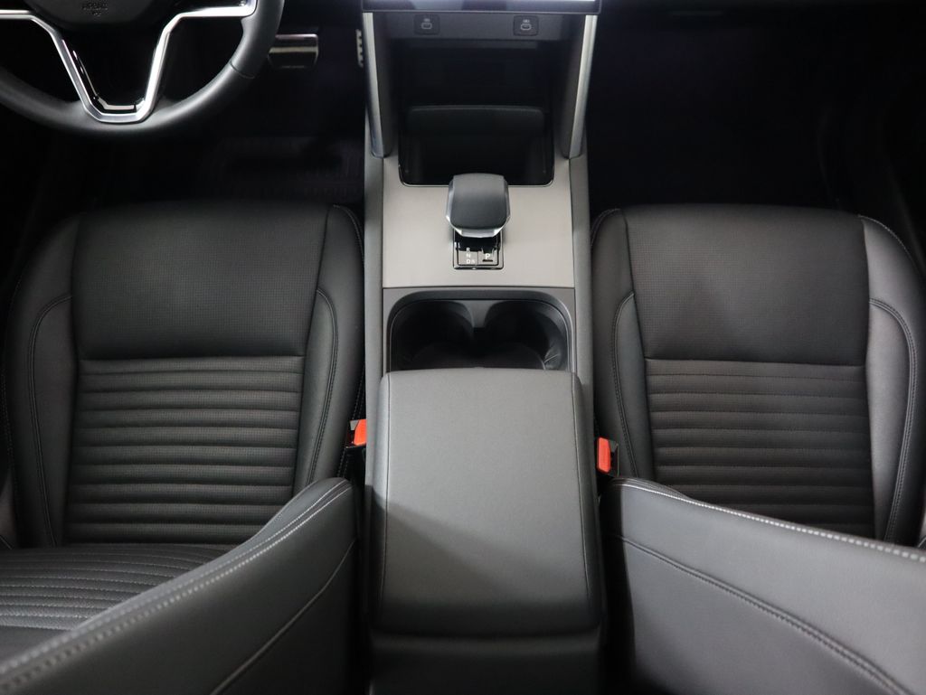 Thumbnail: 2025 Land Rover Discovery Sport - 17