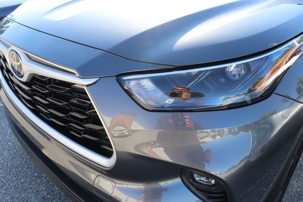 Thumbnail: 2023 Toyota Highlander - 3