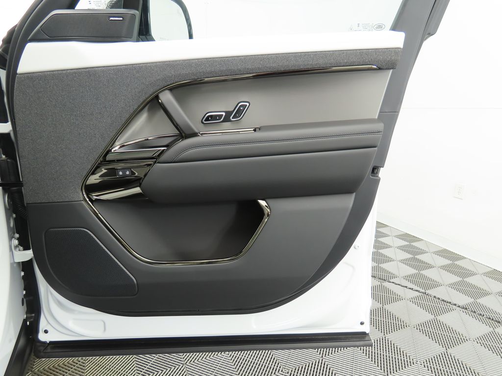 Thumbnail: 2025 Land Rover Range Rover Sport - 27