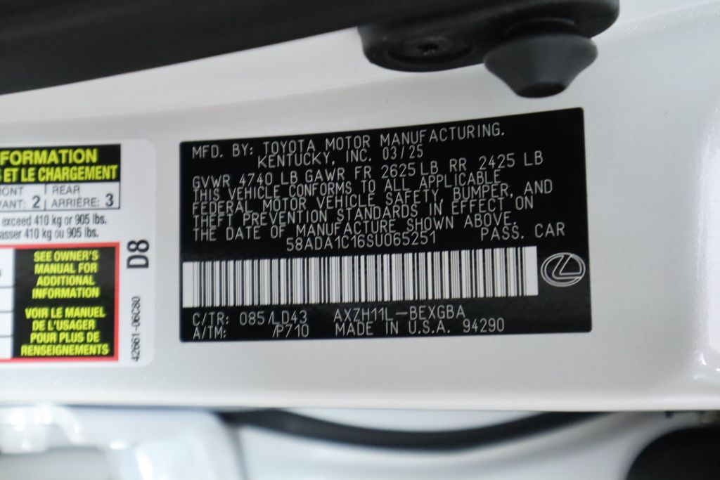 2025 Lexus ES Hybrid 300h 32