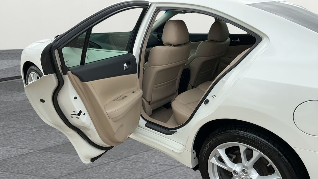 2013 Nissan Maxima 3.5 SV White at Ultimate Motorsports
