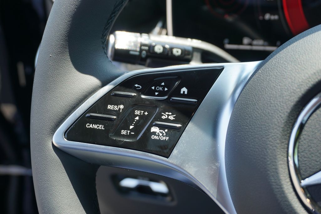 2025 Mercedes-Benz GLC 300 24