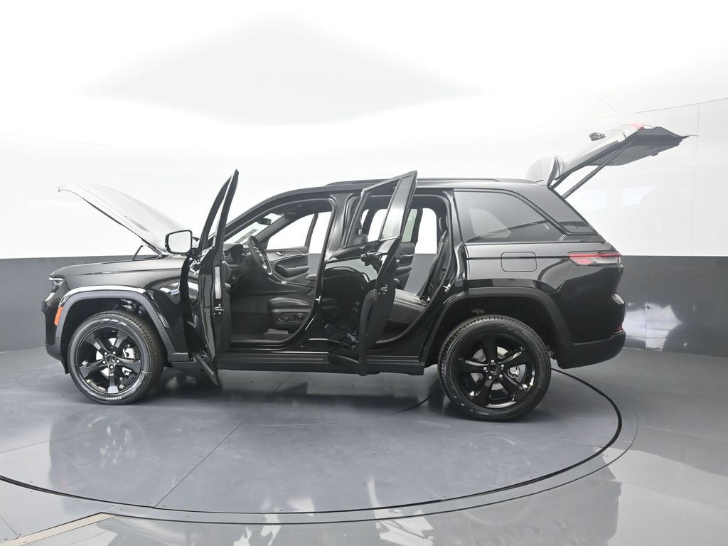 New 2025 Diamond Black Crystal Pearlcoat Jeep Limited image 67