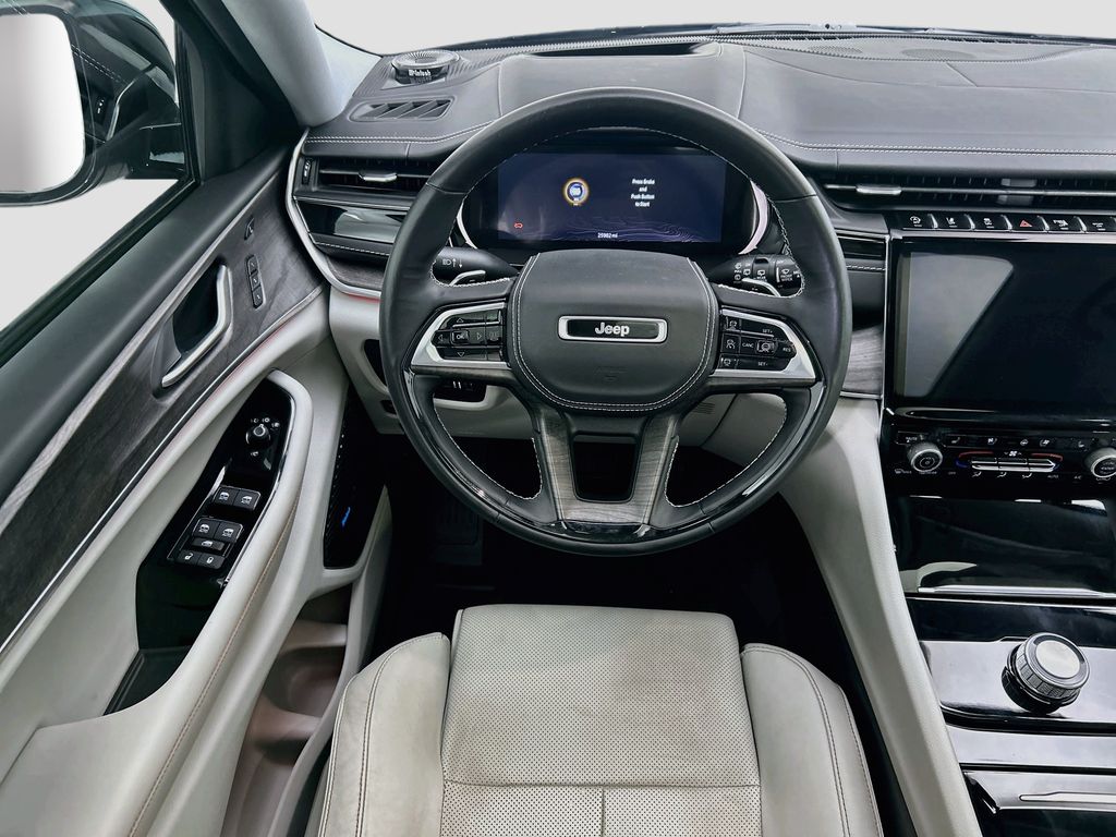 Thumbnail: 2022 Jeep Grand Cherokee - 10