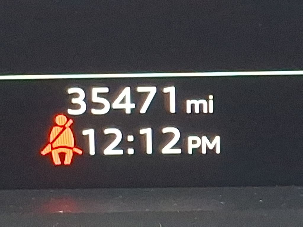 Thumbnail: 2022 Audi S8 - 21