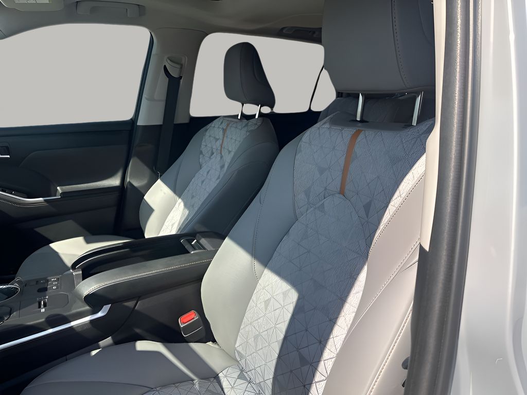 Used Car 2023 Toyota Highlander Hybrid  Bronze Edition For Sale Under $40,000 In Austin, Texas