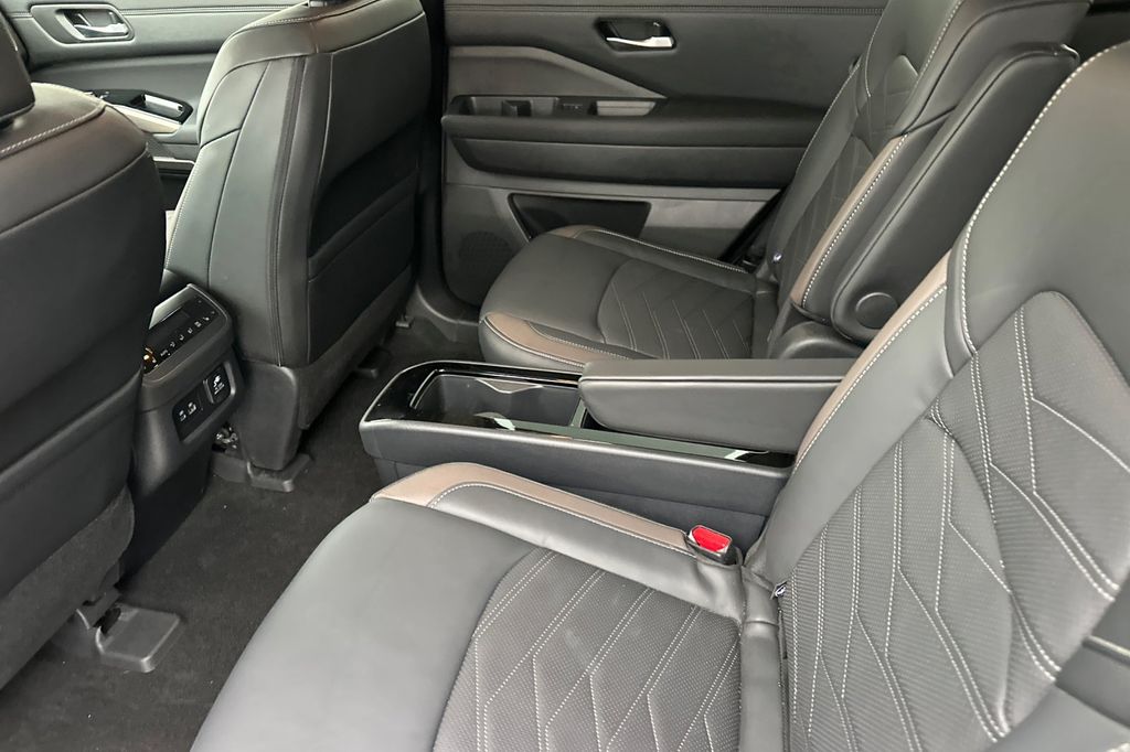 2025 Nissan Pathfinder Platinum - Photo 9