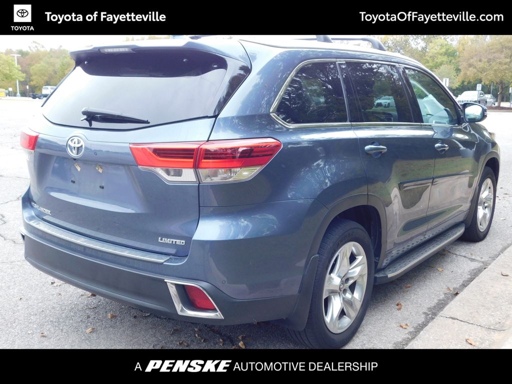 Thumbnail: 2018 Toyota Highlander - 4