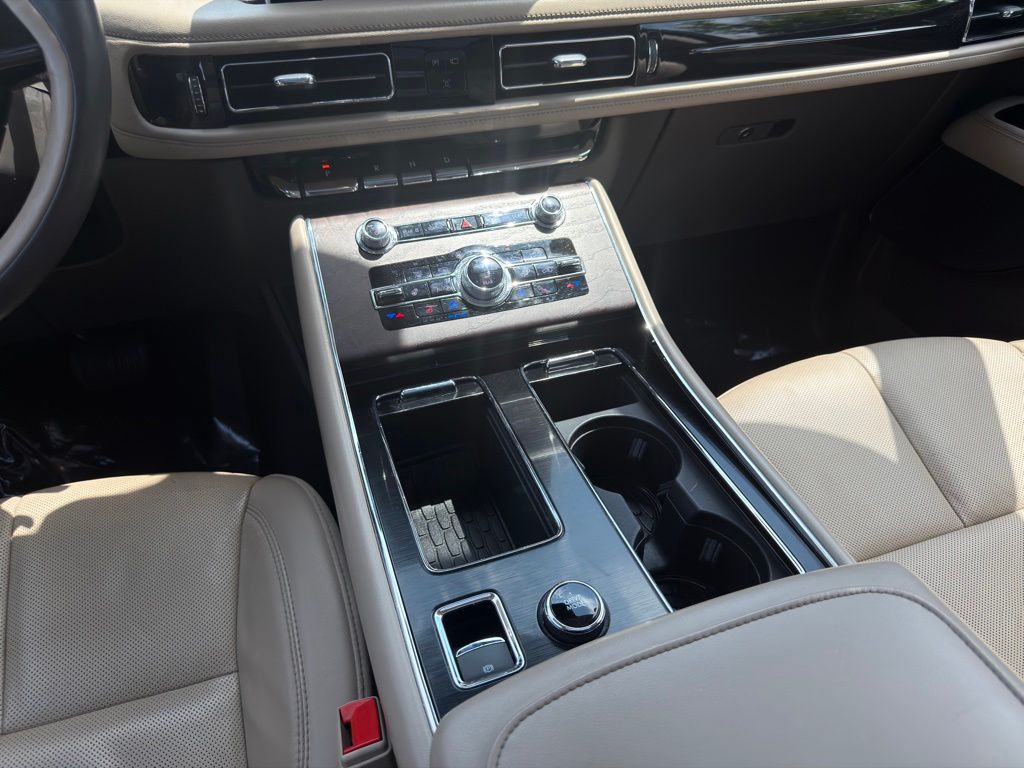Thumbnail: 2021 Lincoln Aviator - 16