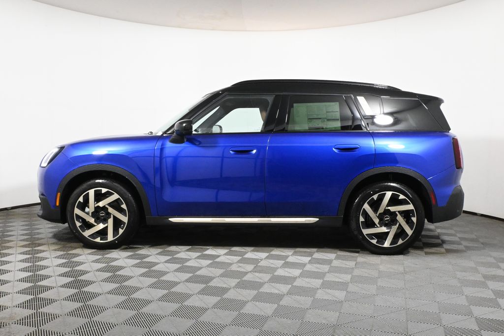 2025 MINI Cooper Countryman Iconic 2