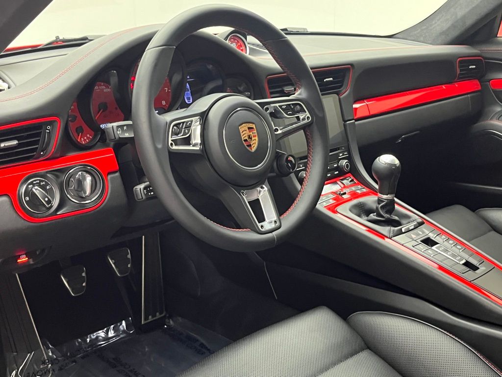 Thumbnail: 2018 Porsche 911 - 4