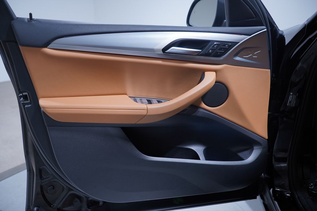 Thumbnail: 2024 BMW X4 - 16