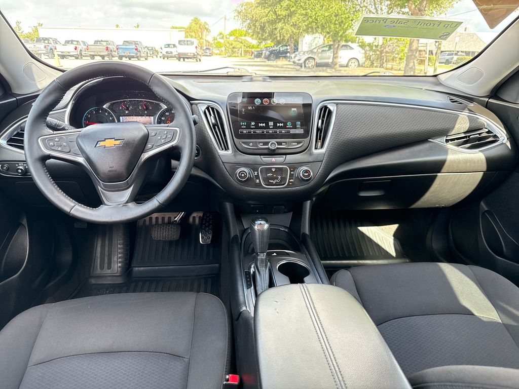 Used 2018 Silver Chevrolet LT image 6
