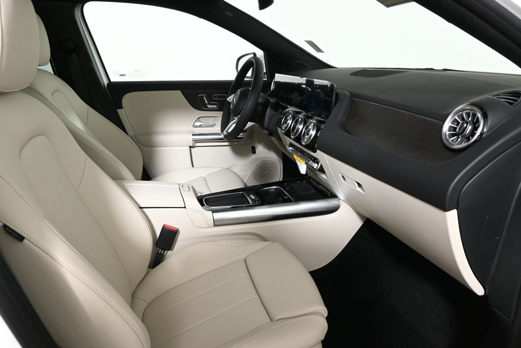 Thumbnail: 2026 Mercedes-Benz GLA - 21