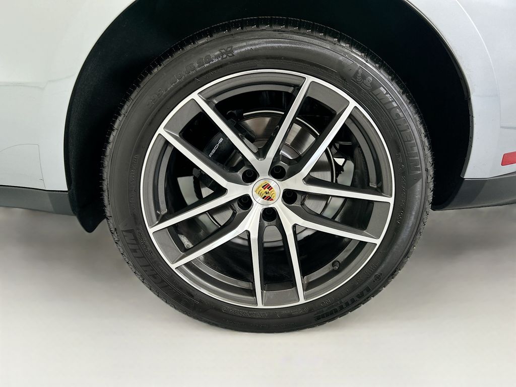 Thumbnail: 2025 Porsche Macan - 31