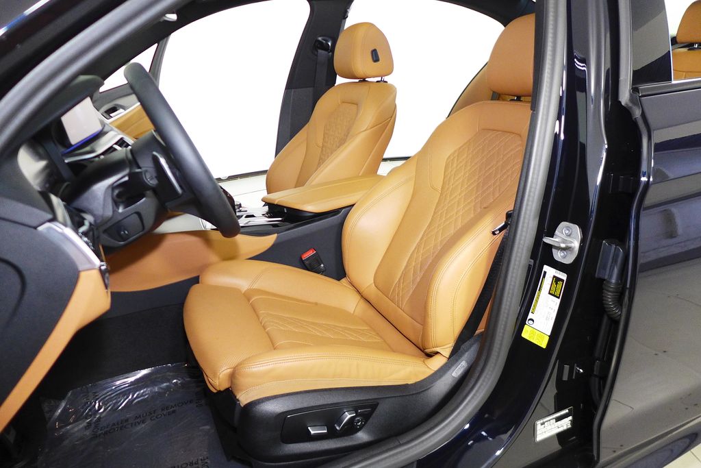 Thumbnail: 2023 BMW 5 Series - 21