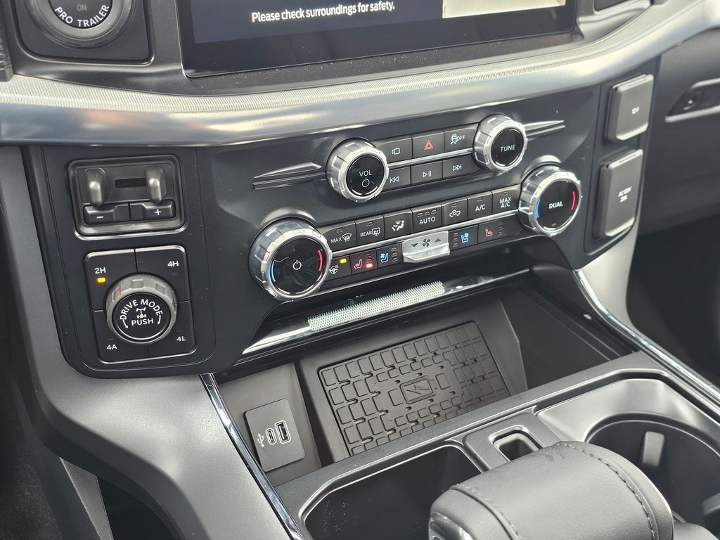 New 2025 White Ford Lariat image 34