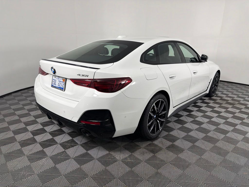 Thumbnail: 2026 BMW 4 Series - 6