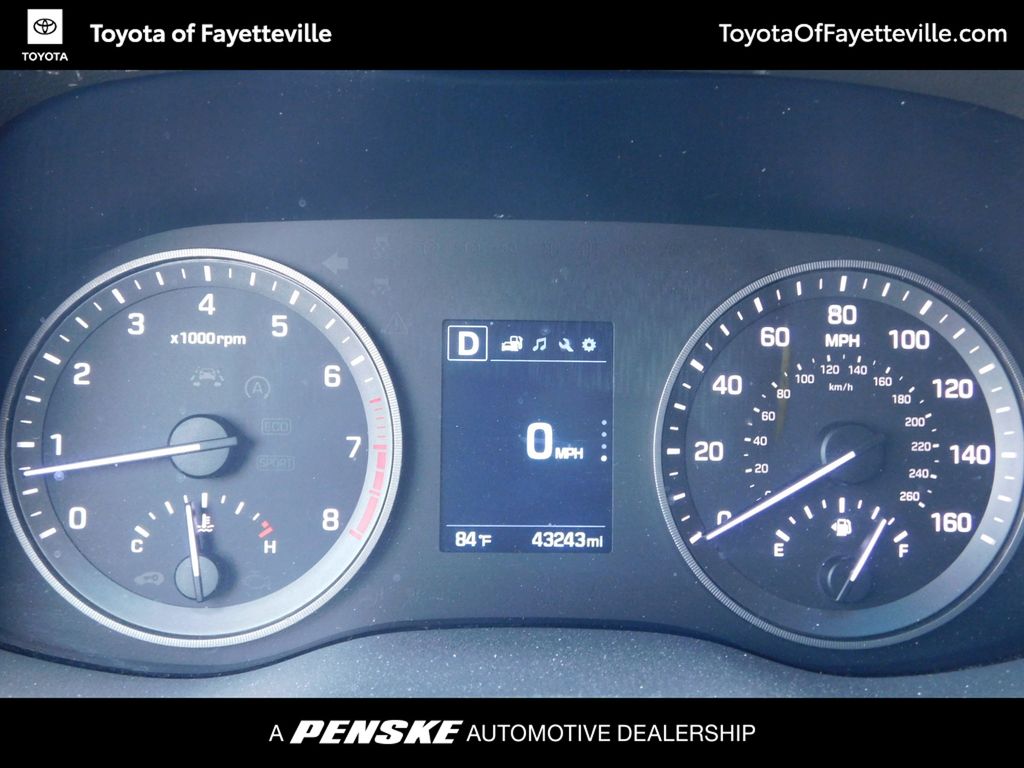 Thumbnail: 2016 Hyundai Tucson - 11