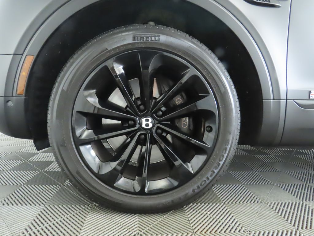 Thumbnail: 2019 Bentley Bentayga - 31