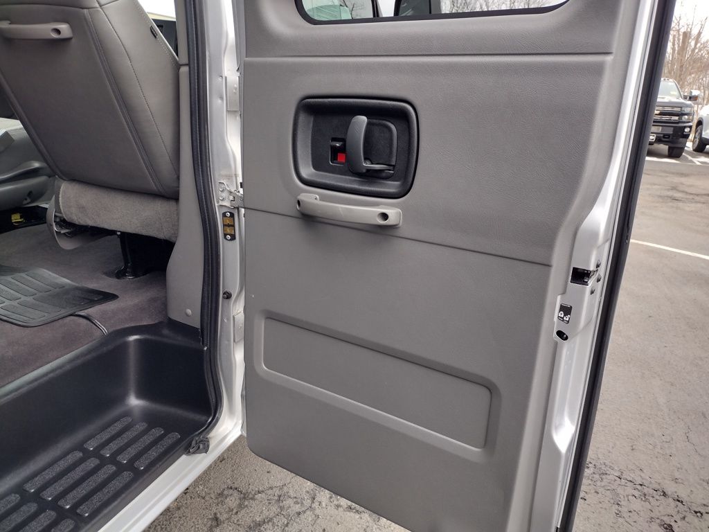 2022 Chevrolet Express 3500 LT photo