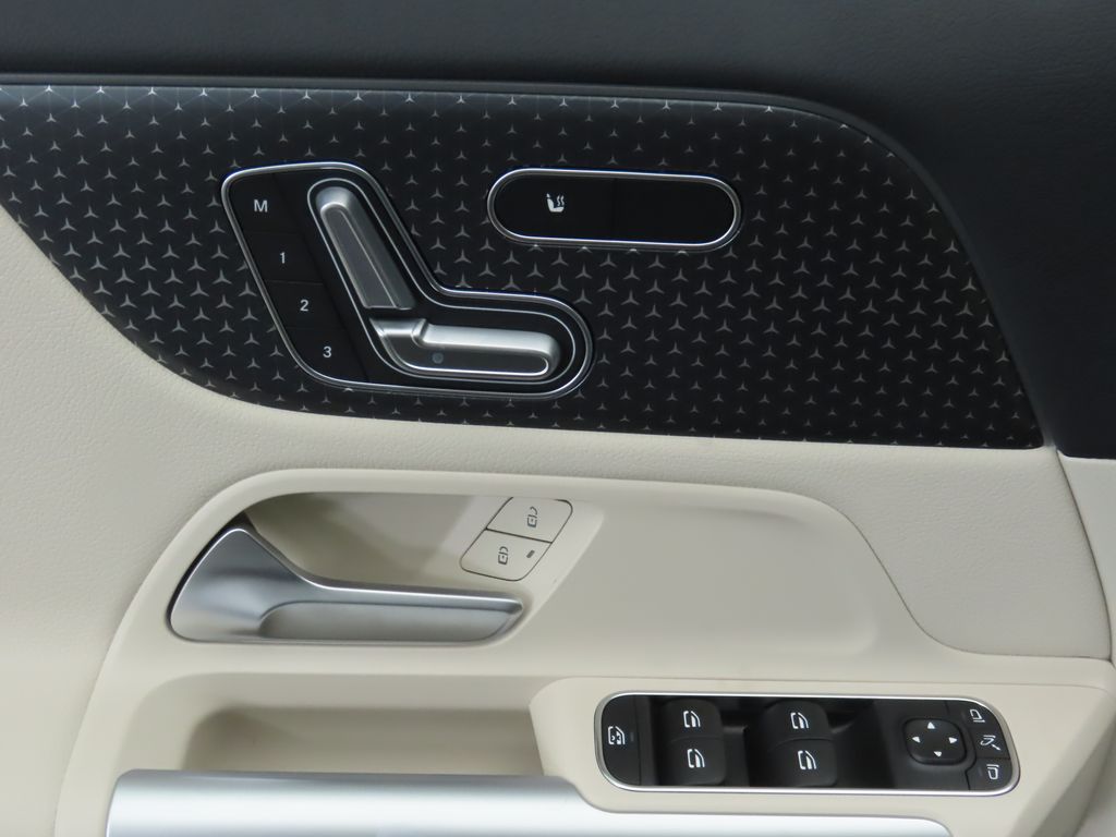 Thumbnail: 2025 Mercedes-Benz GLA - 23