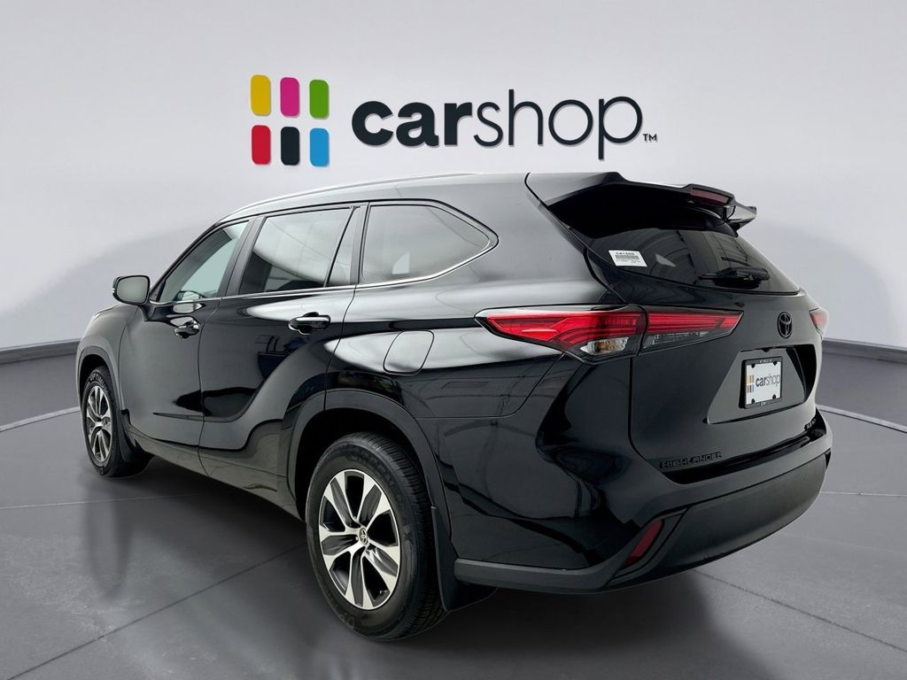 Thumbnail: 2023 Toyota Highlander - 3