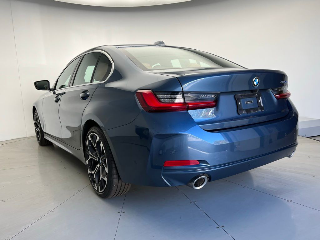 Thumbnail: 2025 BMW 3 Series - 3