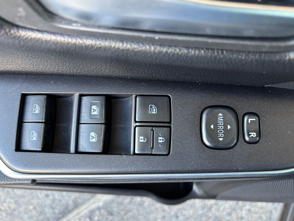 Thumbnail: 2016 Toyota Camry - 25