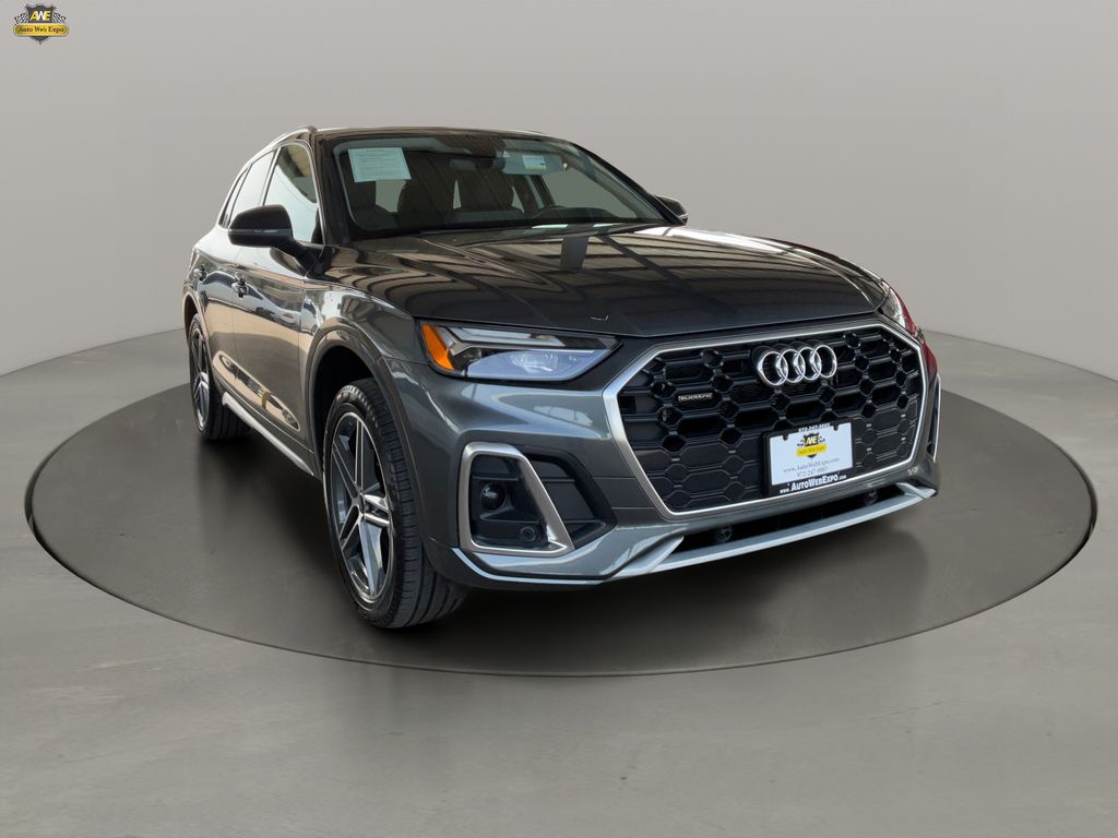 Daytona Gray Pearl Effect 2022 Audi Q5 Hybrid Plug-in e quattro Premium S Line 55 TFSI AWD SUV / Crossover All-Wheel Drive 7-Speed Automatic