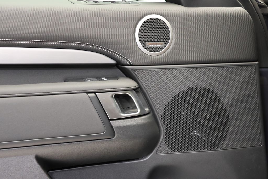 Thumbnail: 2026 Land Rover Discovery - 25