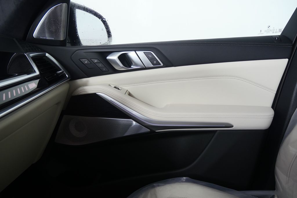 Thumbnail: 2026 BMW X7 - 26