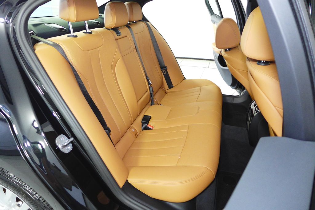 Thumbnail: 2023 BMW 5 Series - 20