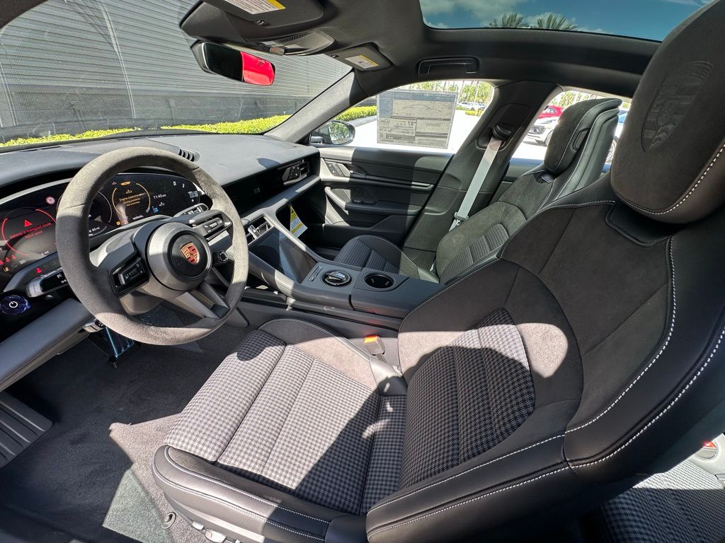 Thumbnail: 2026 Porsche Taycan - 4