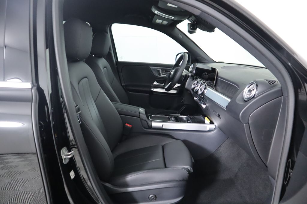2025 Mercedes-Benz GLB 250 21