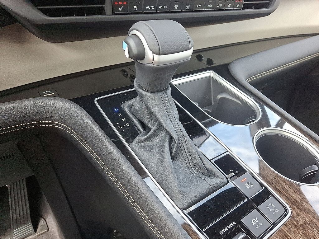 2025 Toyota Sienna Platinum 9
