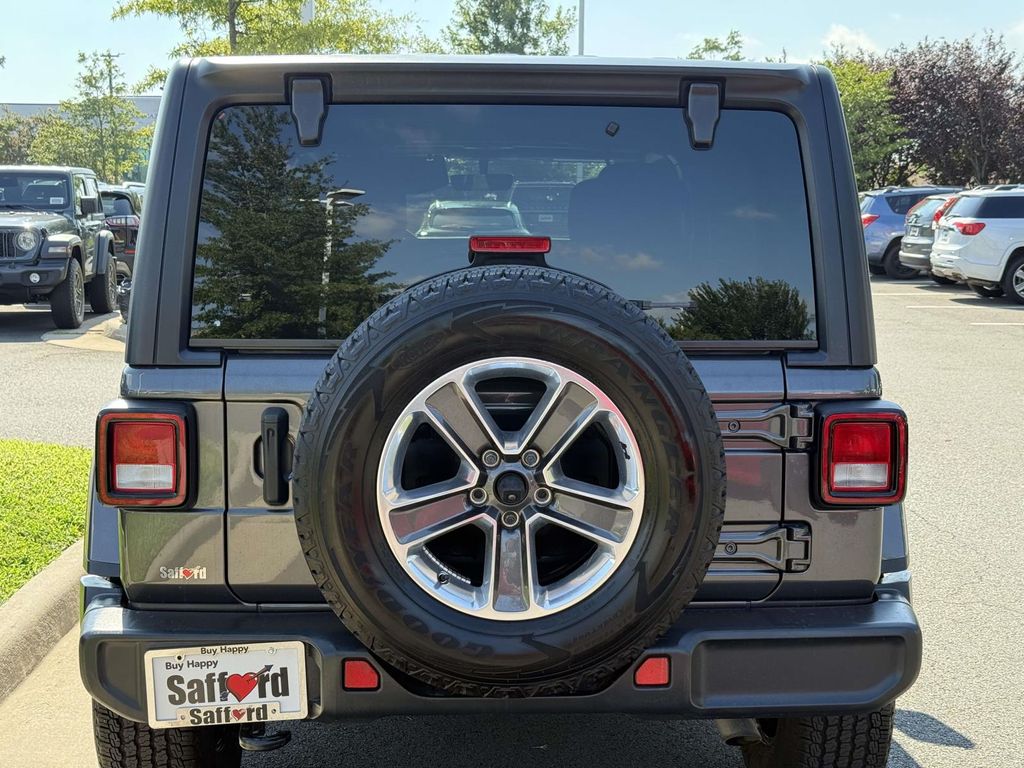 Used 2022 Gray Jeep Unlimited Sahara image 11