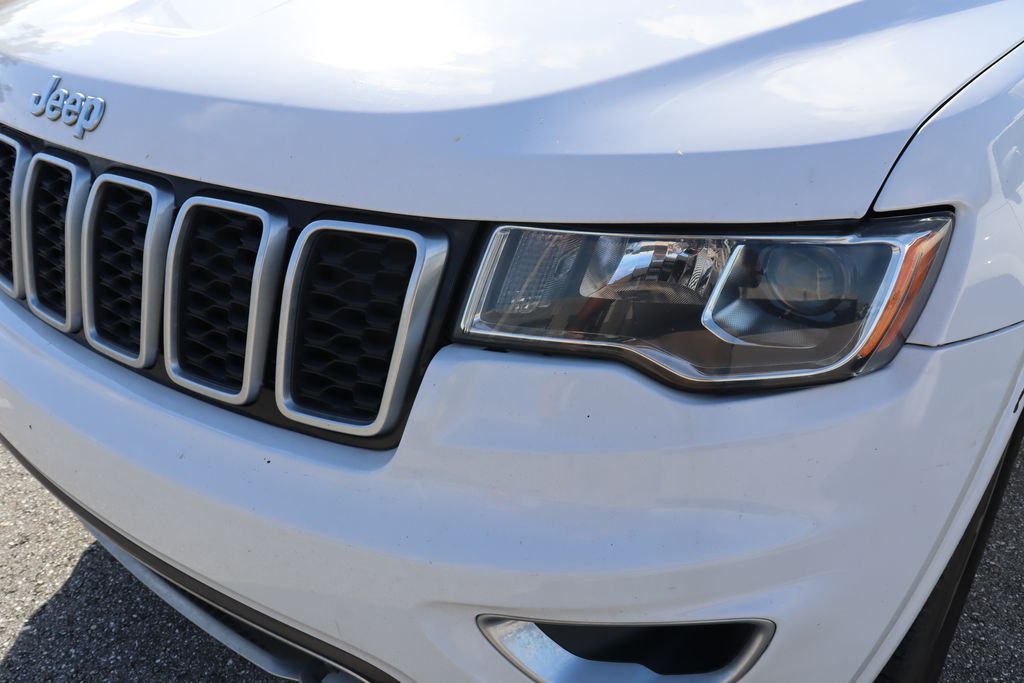 Thumbnail: 2018 Jeep Grand Cherokee - 3